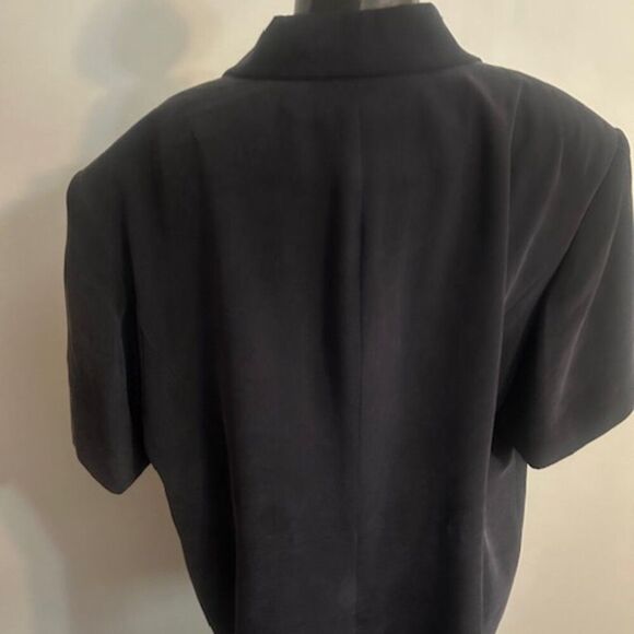 Chaus Woman Navy Blue Silk 4 front buttons short sleeve blazer, size 22 - Picture 3 of 4